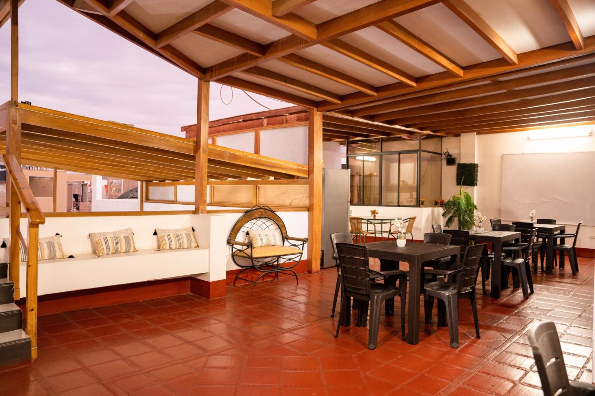 Hostal Los Balcones Nazca Esterno foto